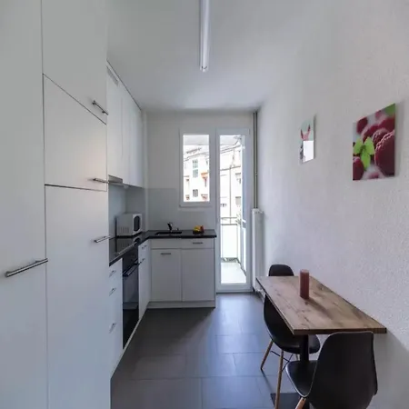 Apartment Bright 2-bedroom With Balconies In Central *