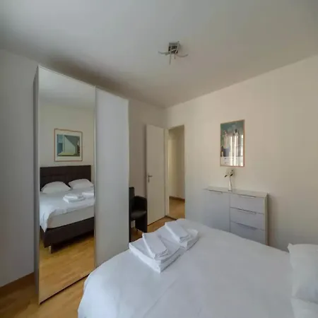 Bright 2-bedroom With Balconies In Central Apartment